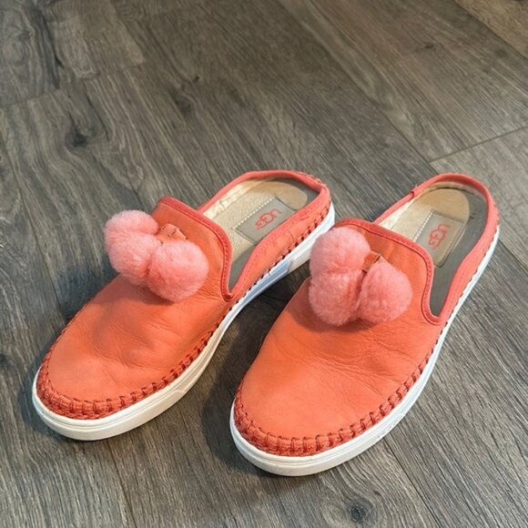 Ugg Coral Slip on shoes size 8 women’s - Picture 1 of 4